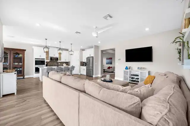 Listing Photo 15