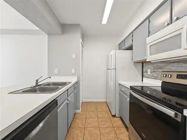 Listing Photo 8