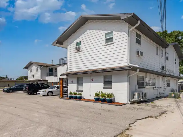 Listing Photo 11