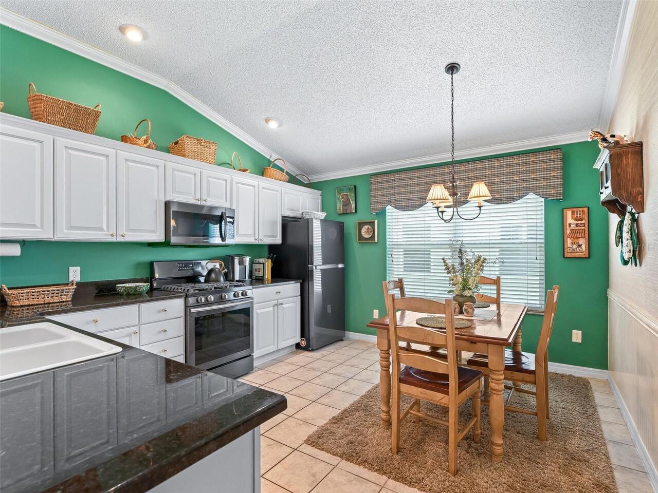 Listing Photo 10