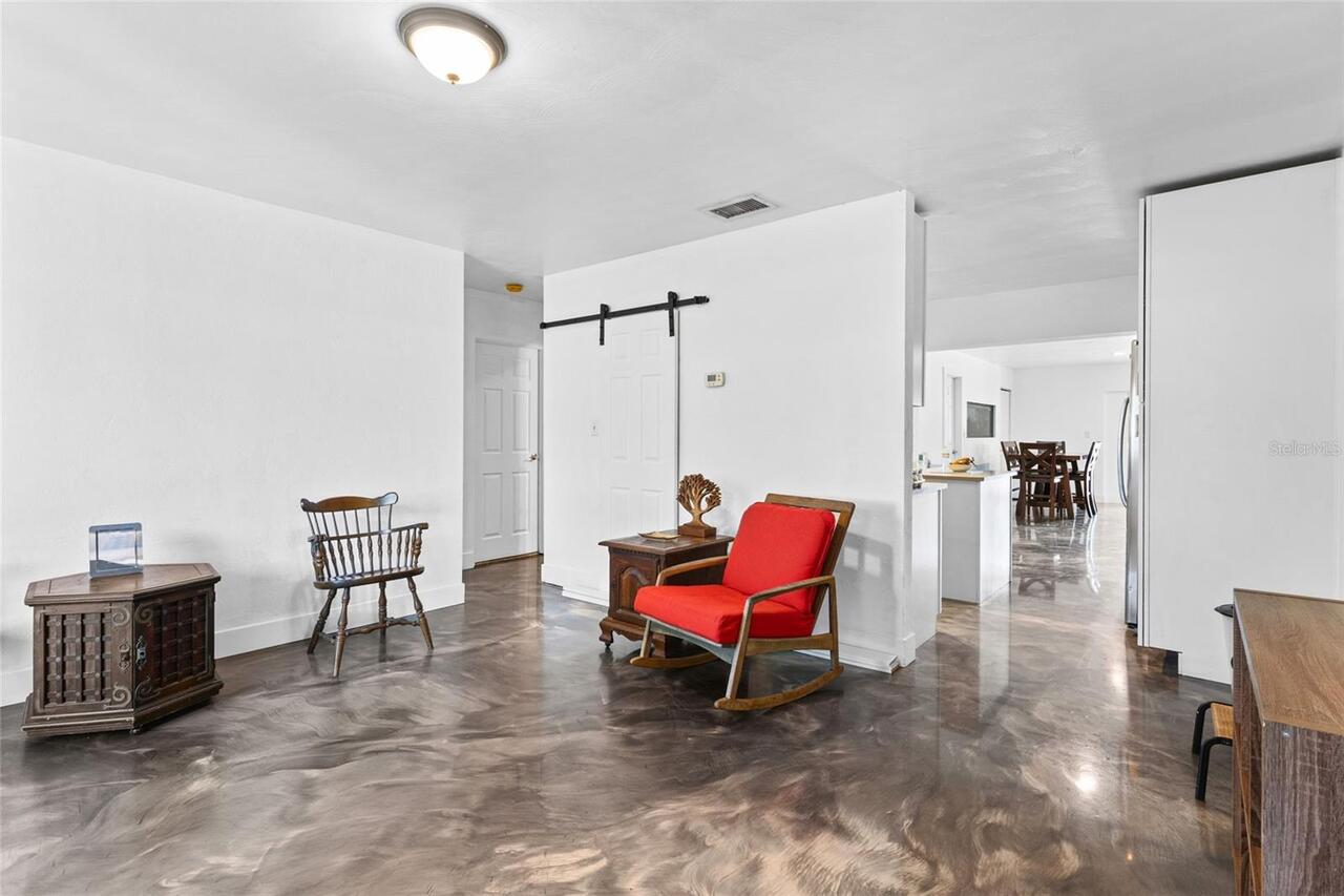 Listing Photo 11