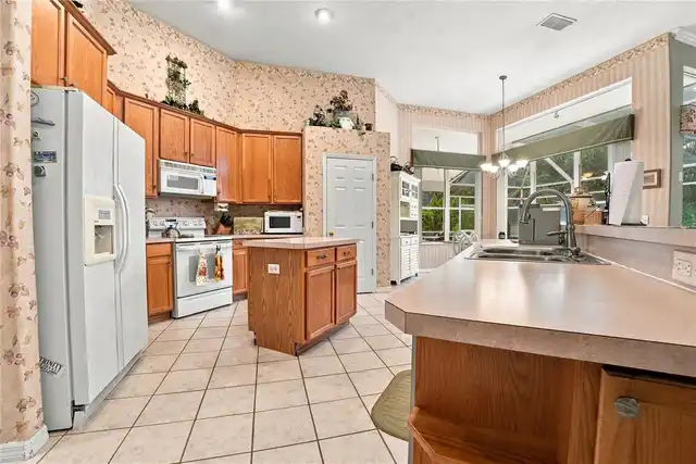 Listing Photo 8