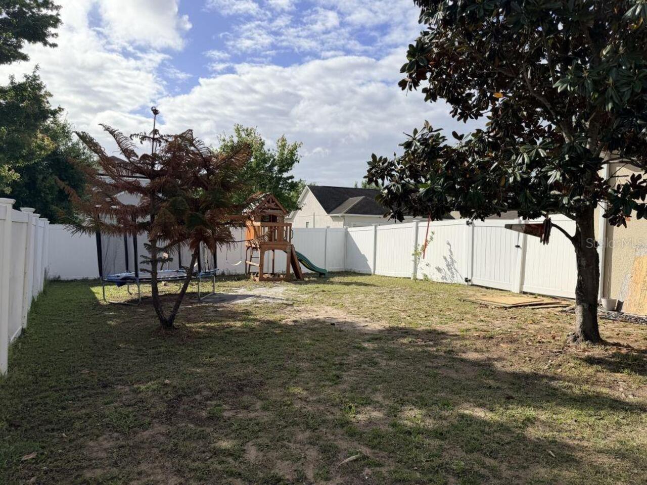 Listing Photo 12