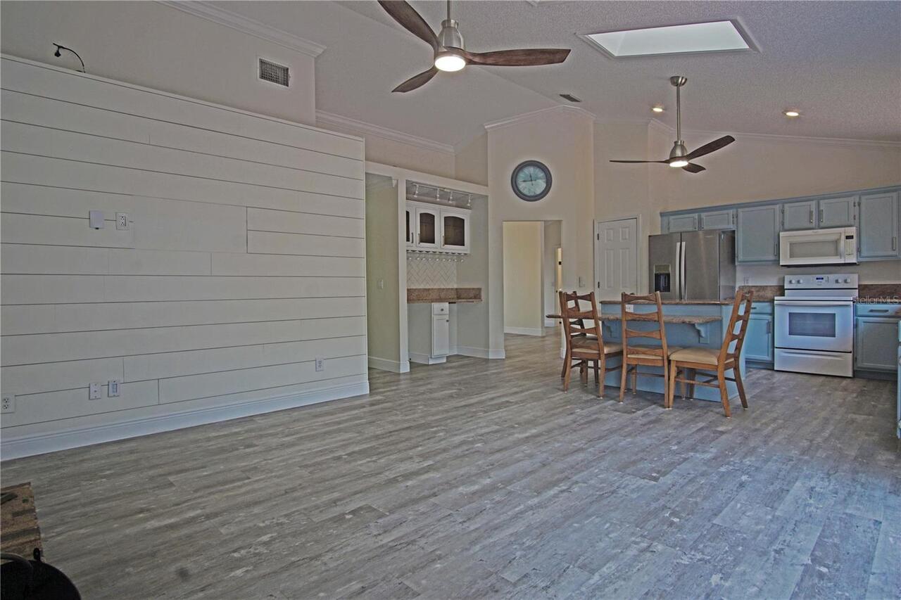 Listing Photo 10