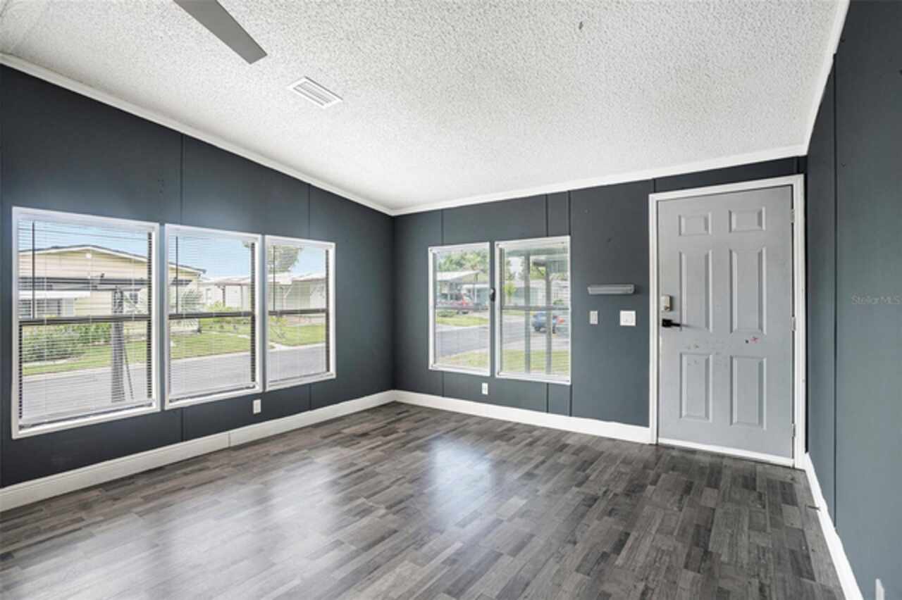 Listing Photo 10