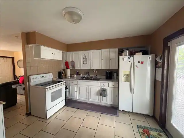 Listing Photo 9
