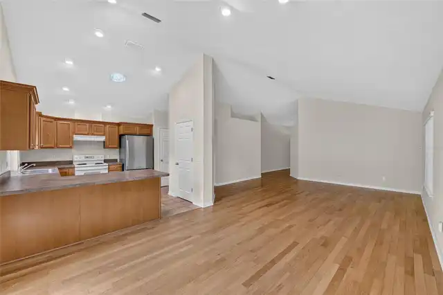 Listing Photo 16