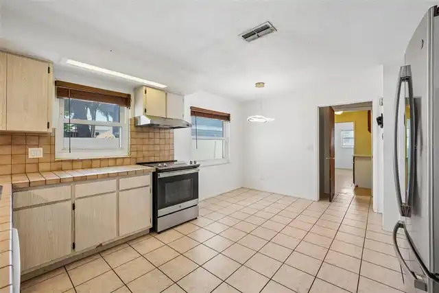 Listing Photo 9