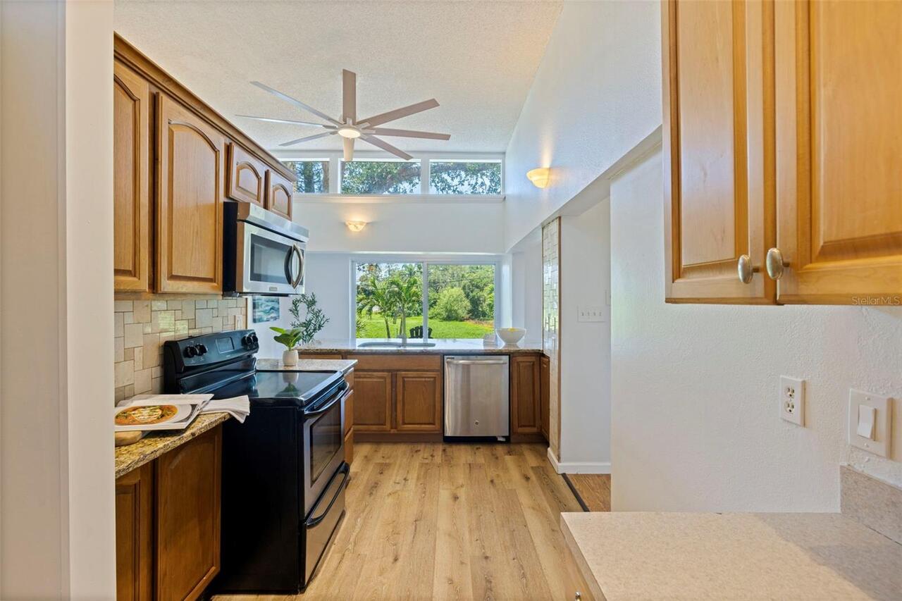 Listing Photo 12