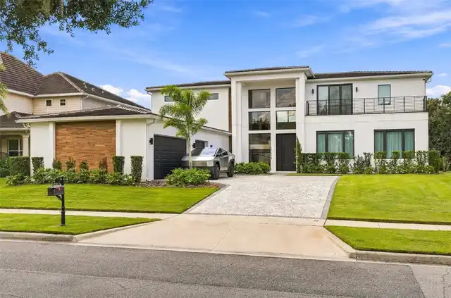 5BR, Home, 6BA, $4,300,000
Read More