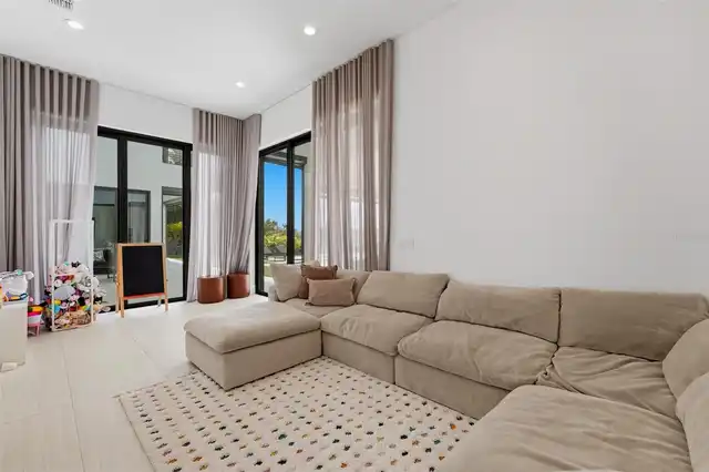 Listing Photo 15