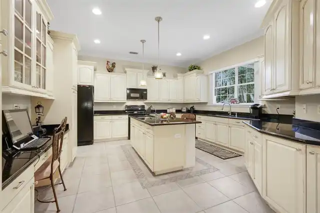 Listing Photo 17