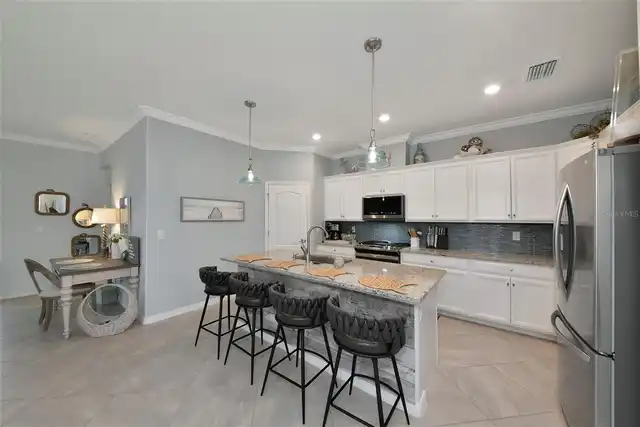 Listing Photo 6