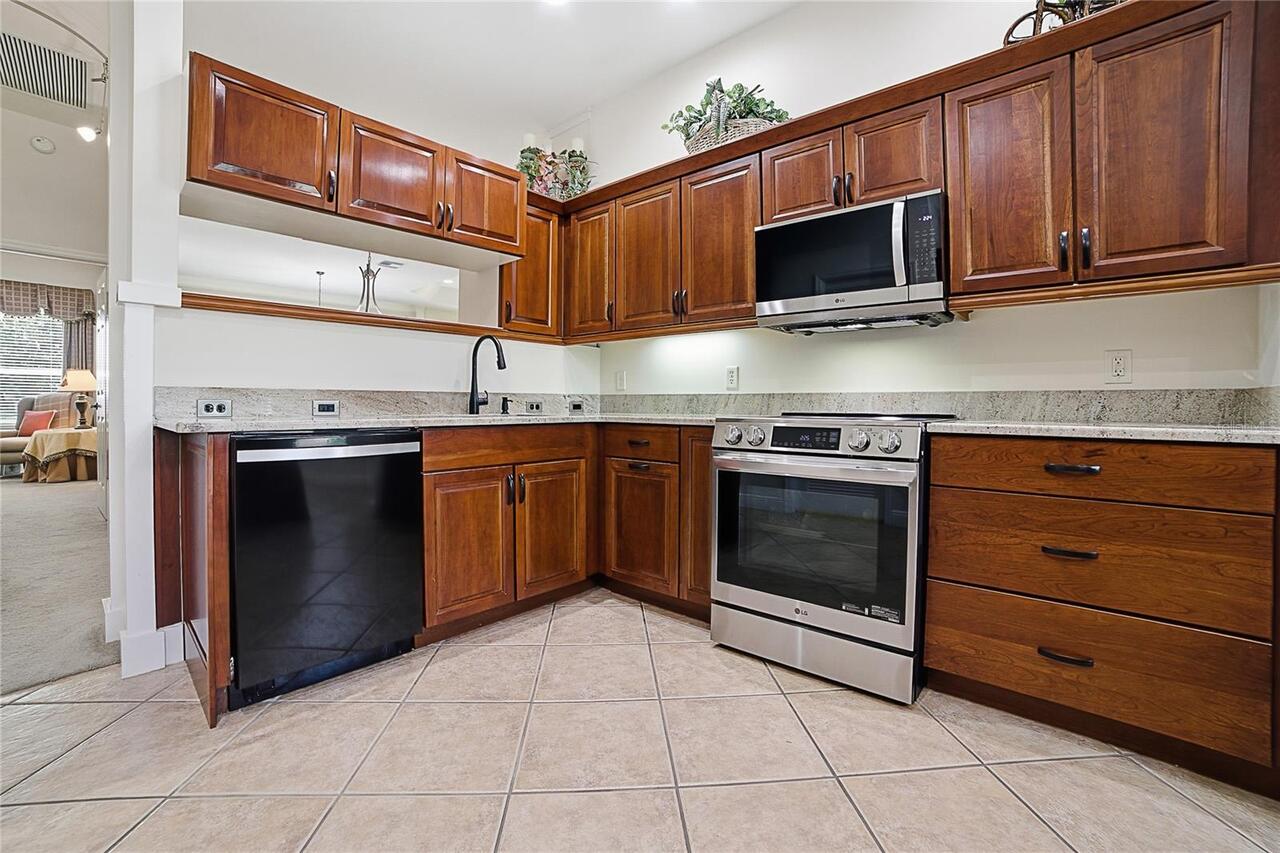 Listing Photo 8