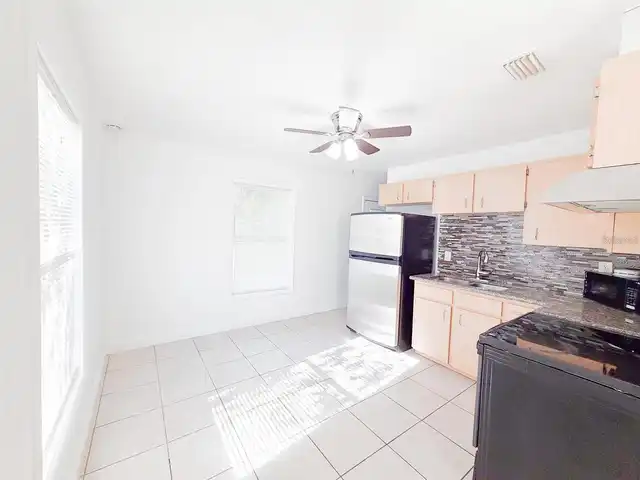 Listing Photo 8