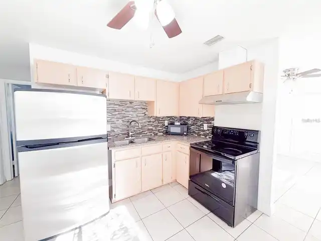 Listing Photo 9