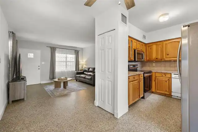 Listing Photo 11
