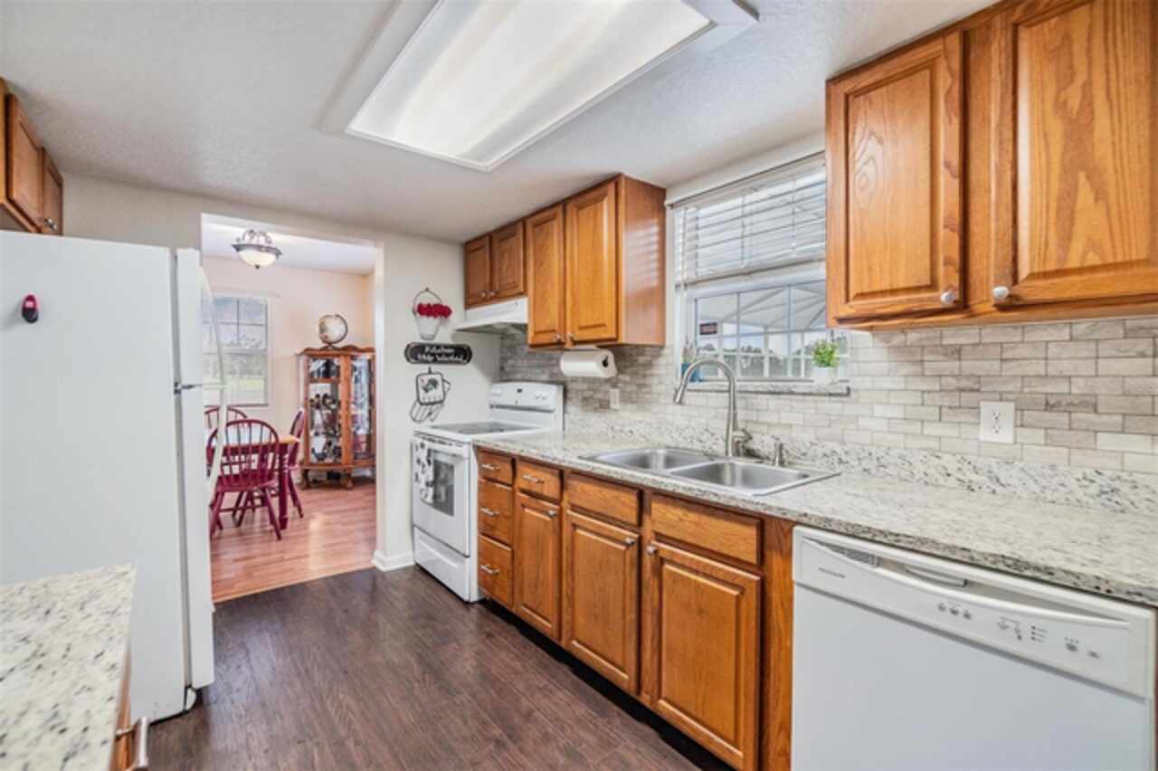 Listing Photo 11