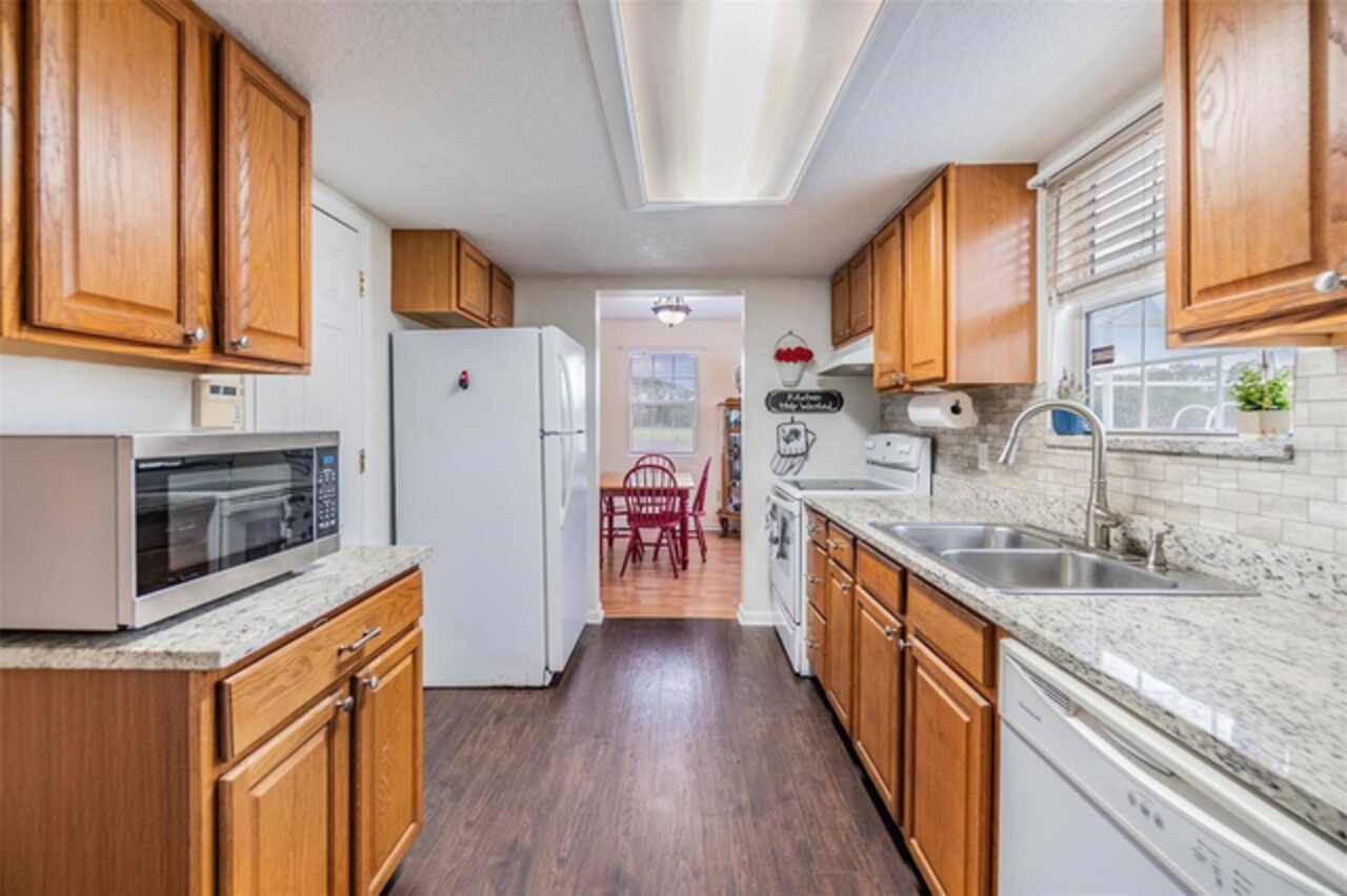 Listing Photo 12