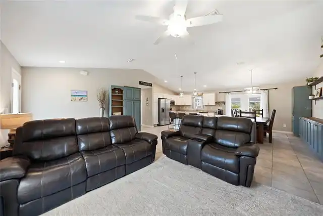 Listing Photo 12