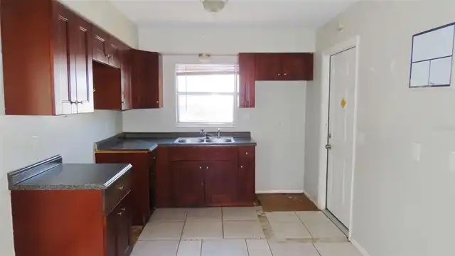 Listing Photo 12