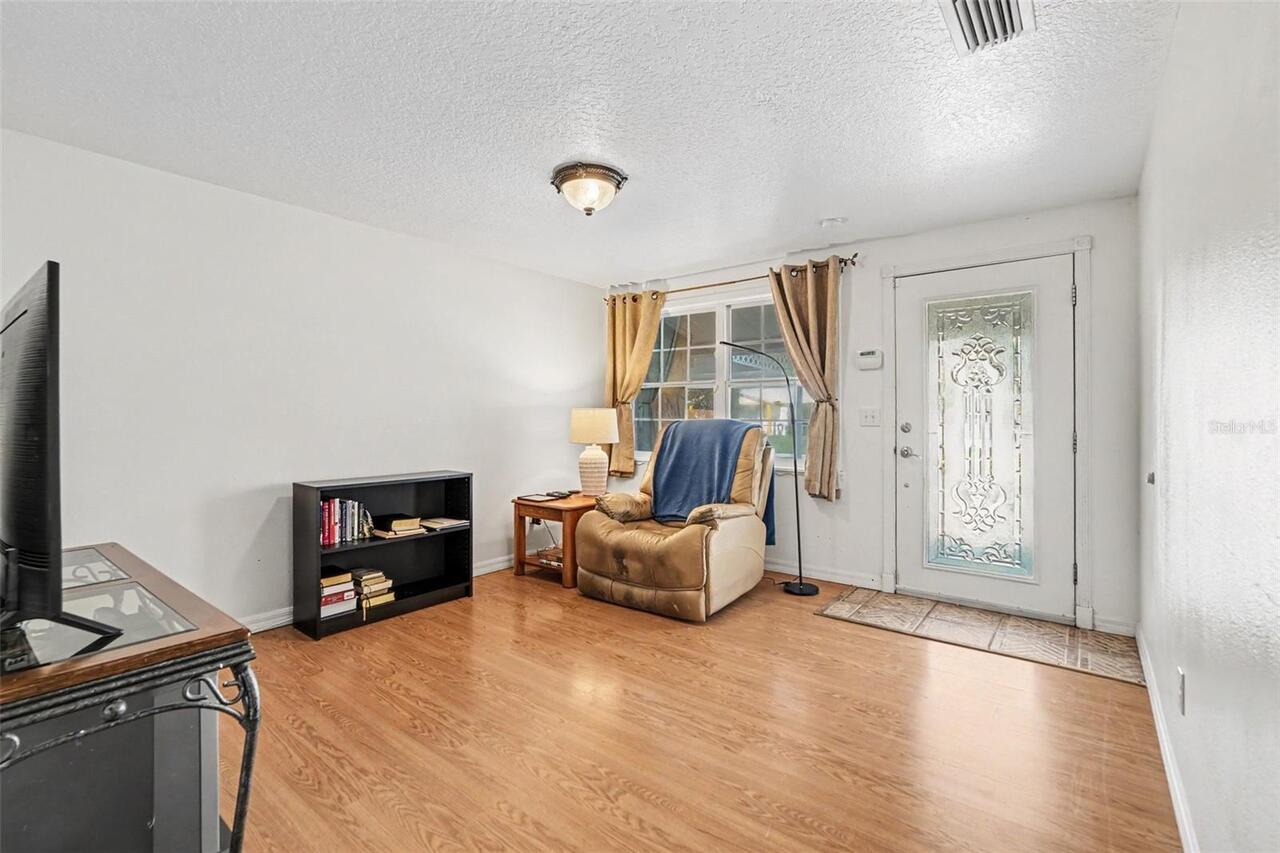 Listing Photo 8