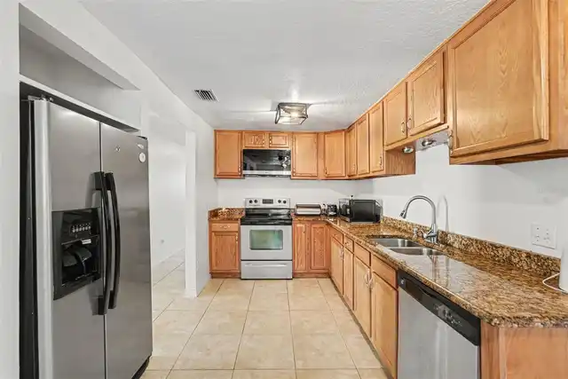 Listing Photo 10