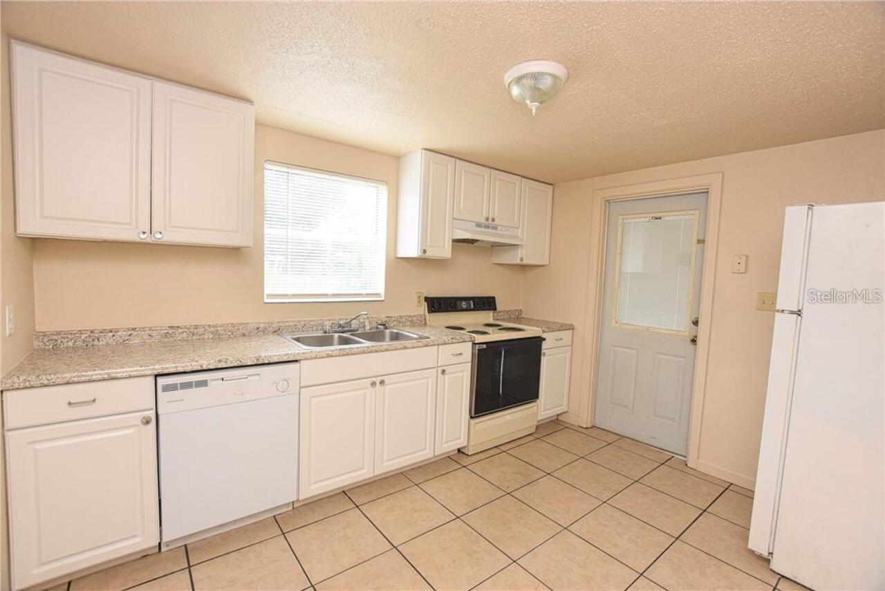 Listing Photo 8