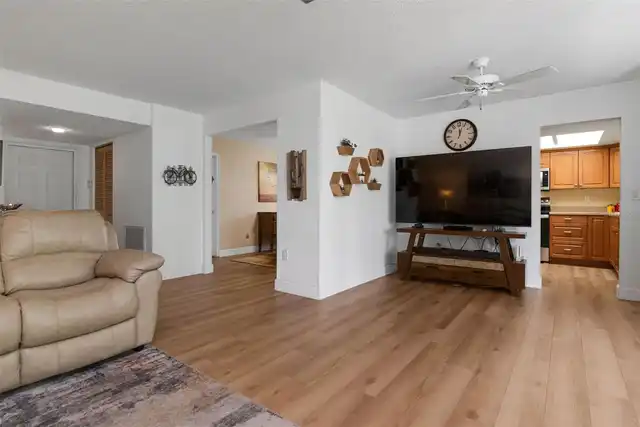 Listing Photo 11