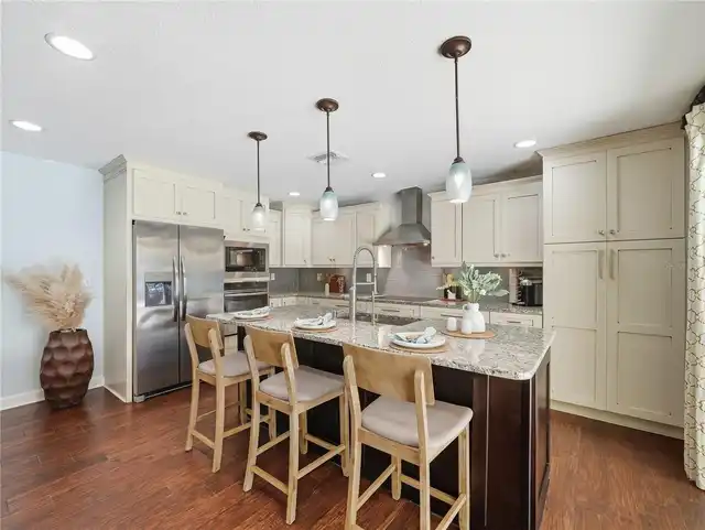 Listing Photo 10