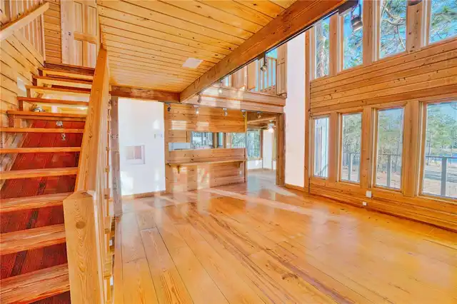 Listing Photo 12
