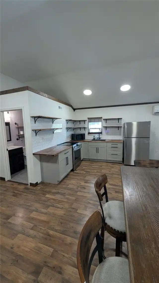 Listing Photo 6
