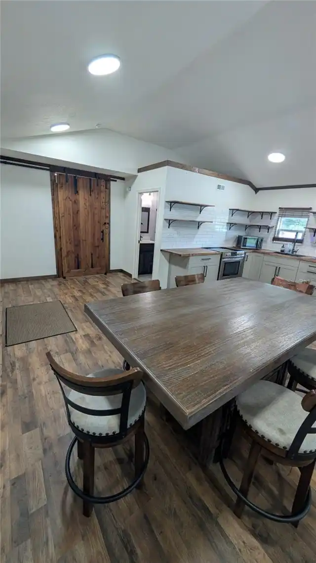 Listing Photo 18
