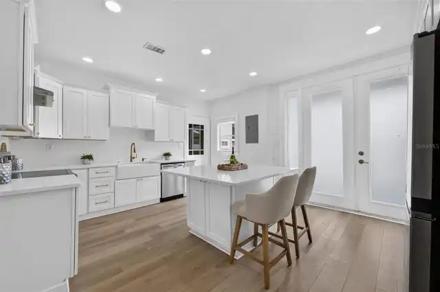 Listing Photo 11
