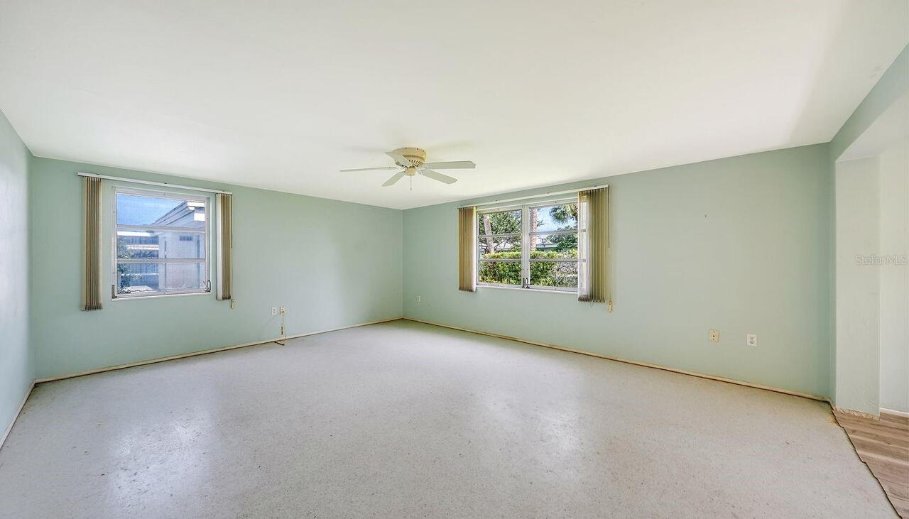 Listing Photo 12
