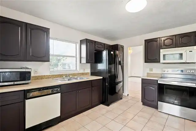 Listing Photo 9