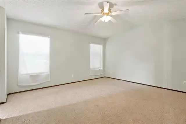 Listing Photo 12