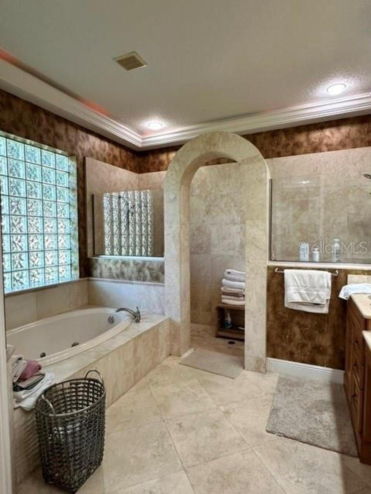 Listing Photo 14