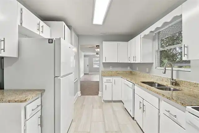Listing Photo 16