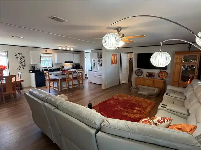 Listing Photo 8
