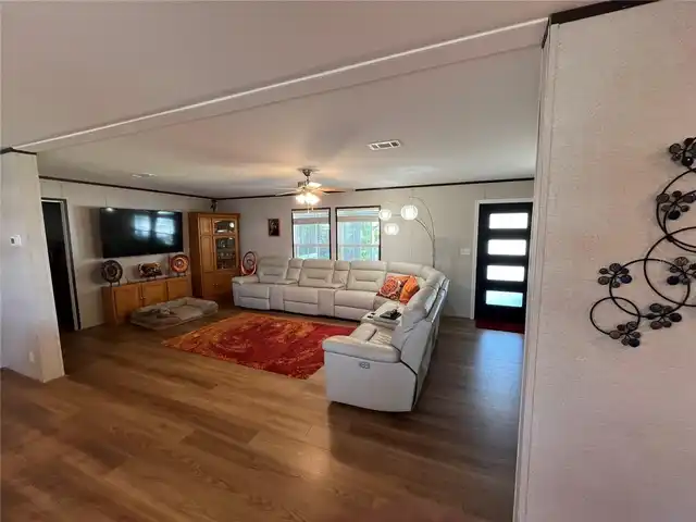Listing Photo 9