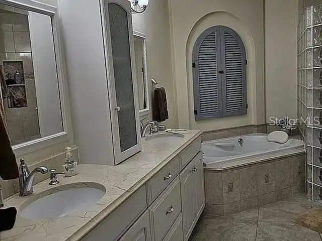 Listing Photo 10