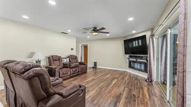 Listing Photo 7