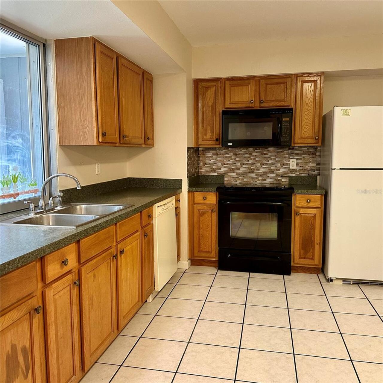 Listing Photo 12
