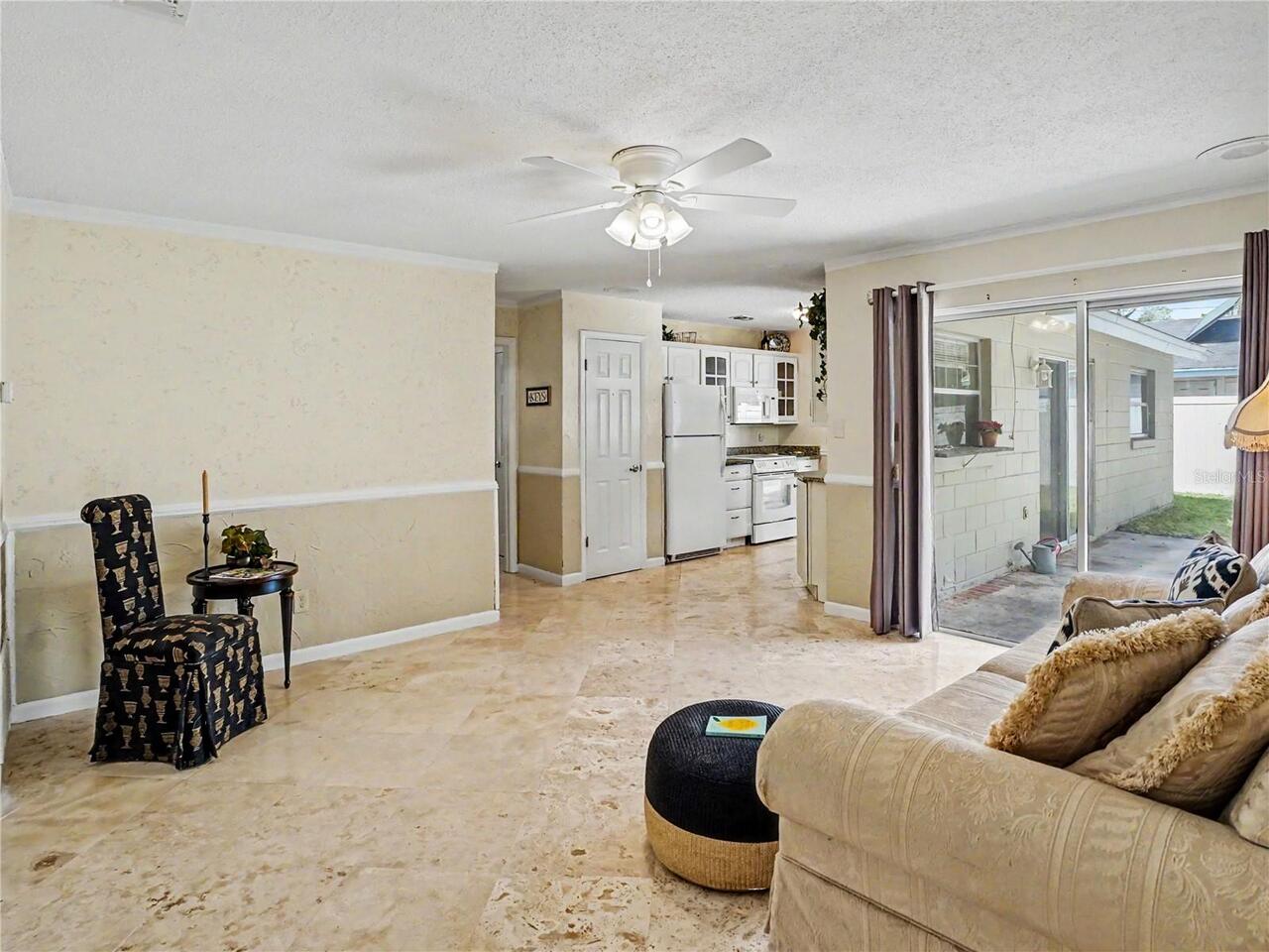 Listing Photo 11