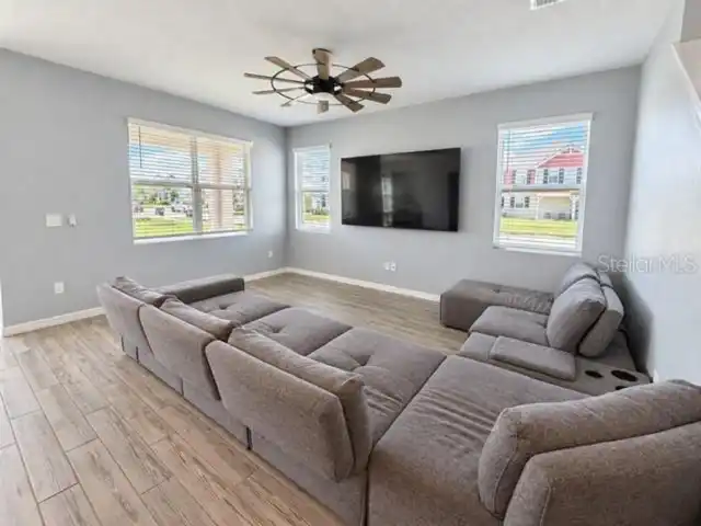 Listing Photo 8