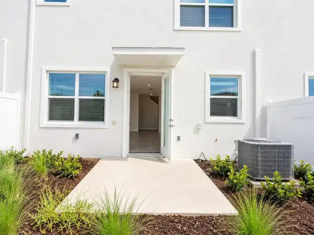 Listing Photo 11