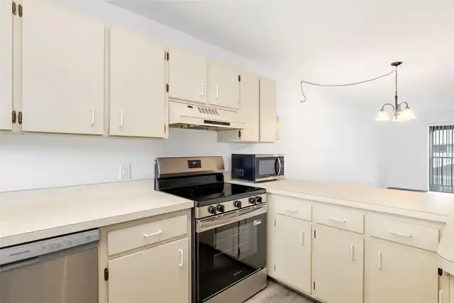 Listing Photo 11