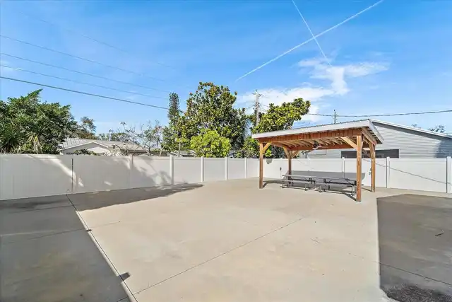 Listing Photo 15