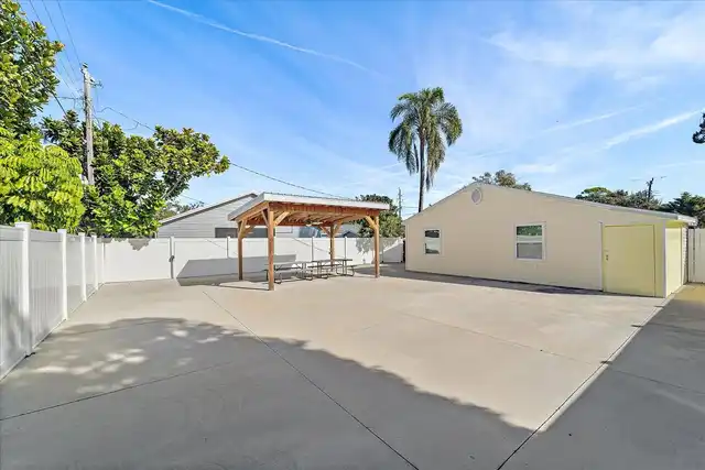 Listing Photo 17